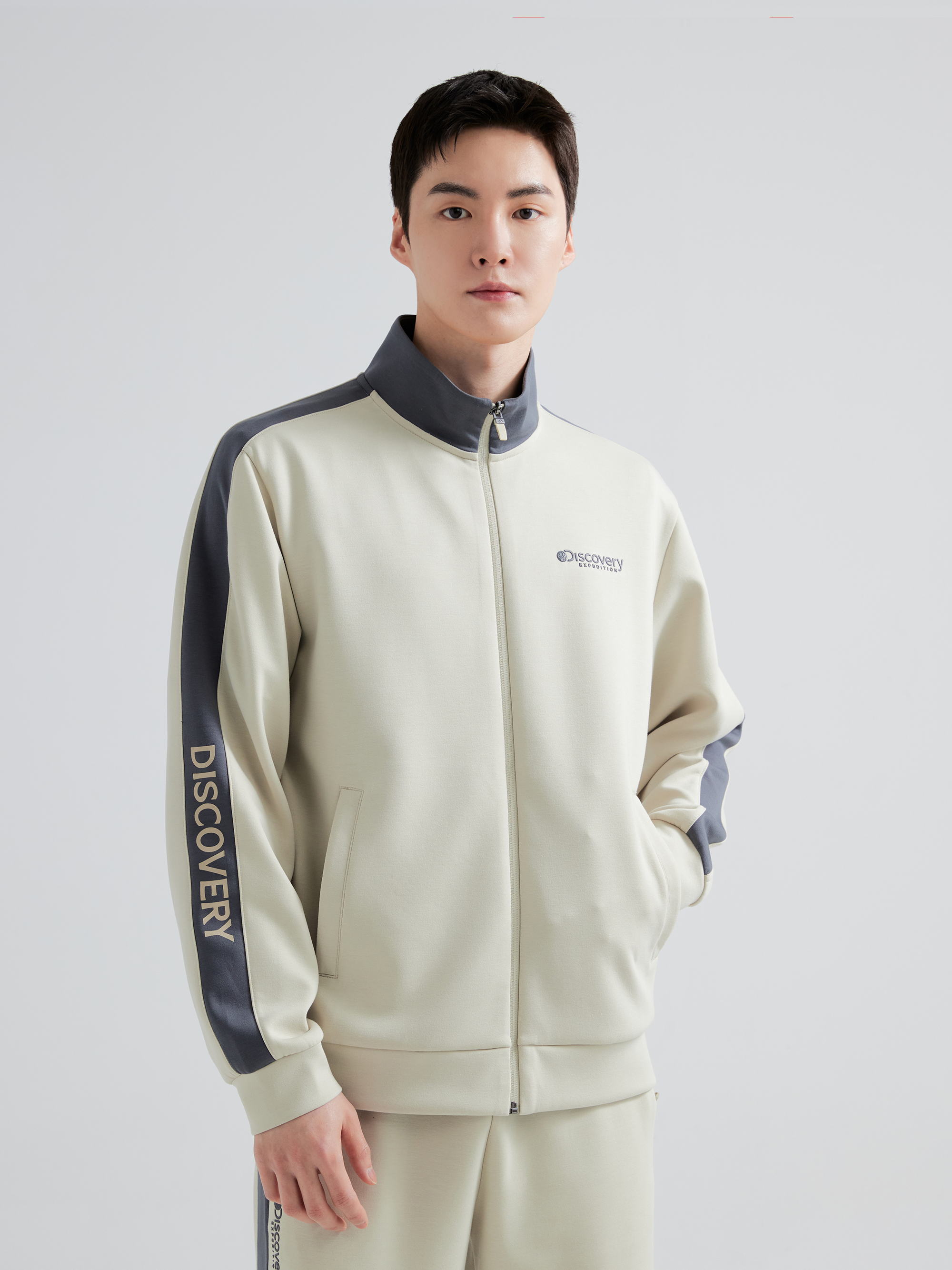 배색형 하이넥 트레이닝 자켓