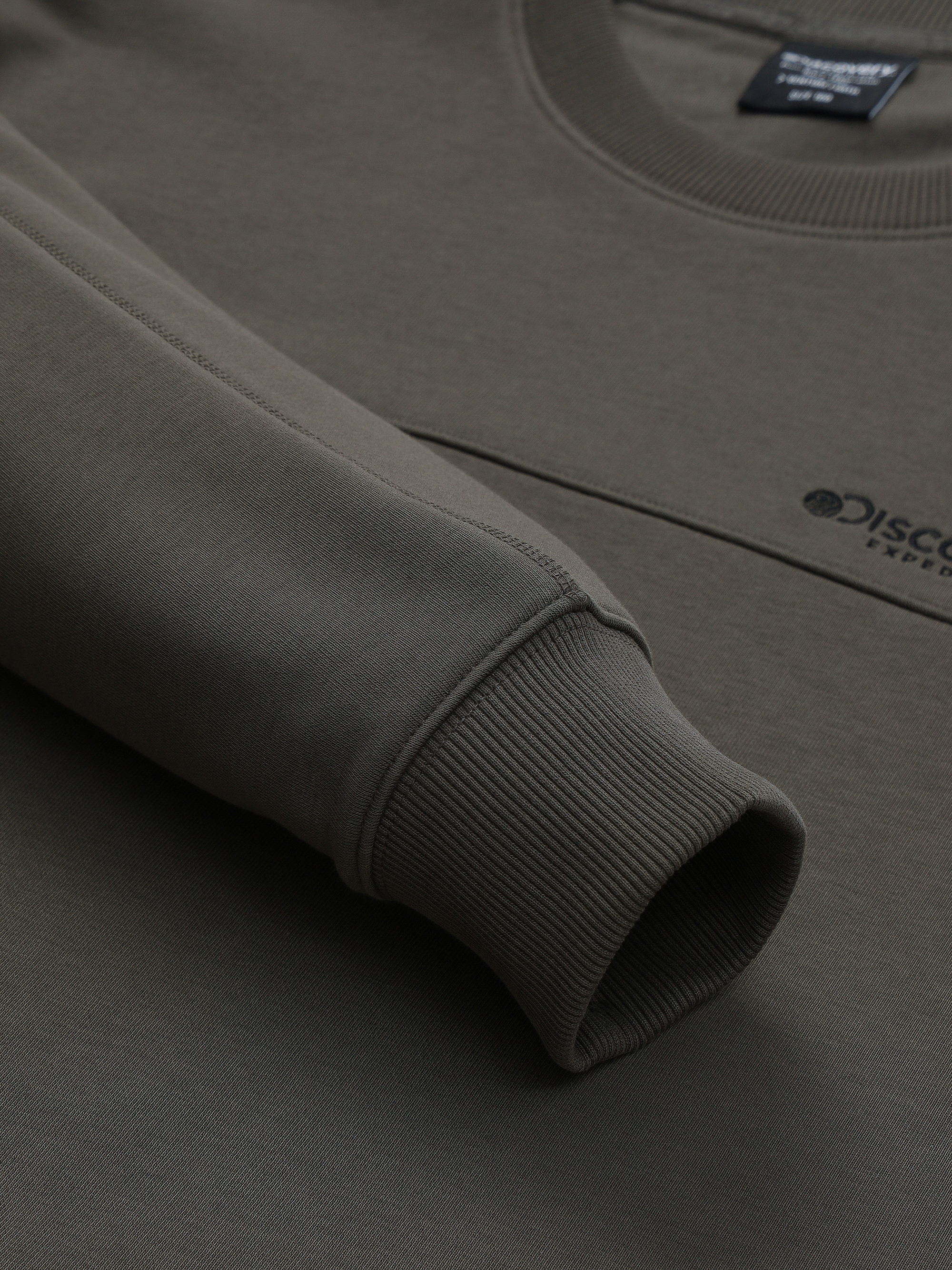 소로나웜 에센셜 트레이닝 맨투맨